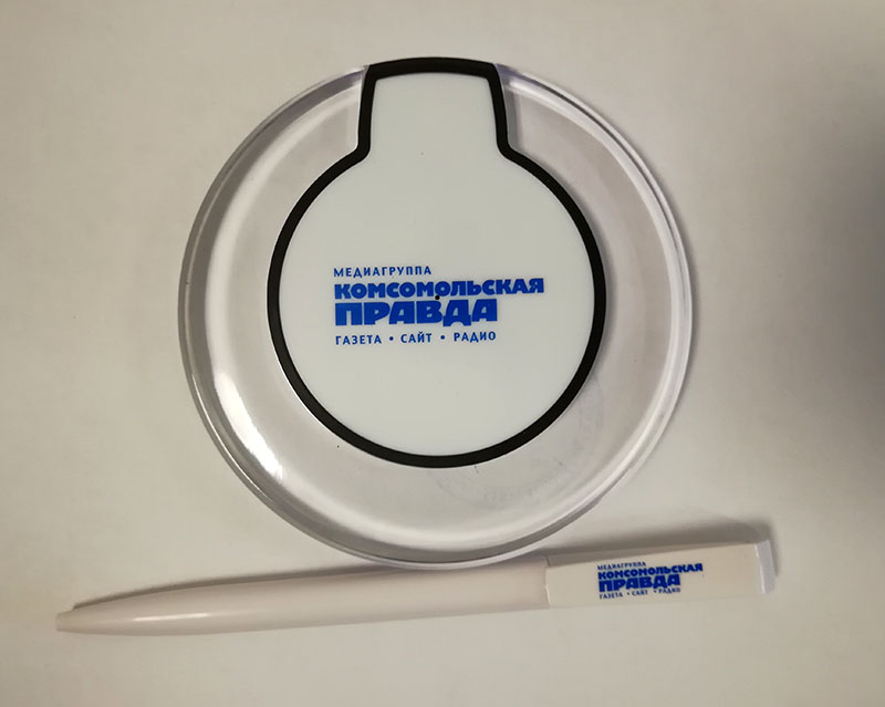 Сувенирная продукция. Беспроводное зарядное устройство USB и ручка.